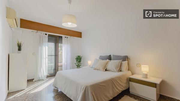 Apartamento de 2 dormitorios en alquiler en Valencia