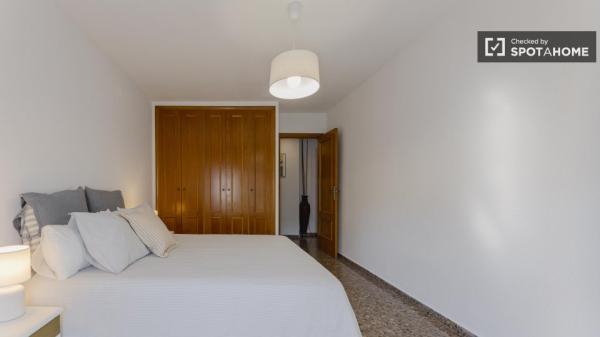 Apartamento de 2 dormitorios en alquiler en Valencia