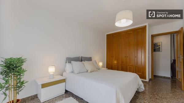 Apartamento de 2 dormitorios en alquiler en Valencia