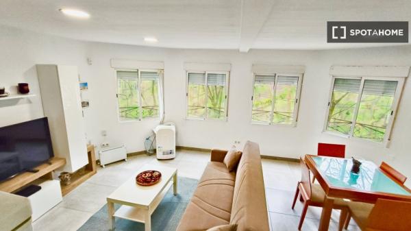 Piso de 2 habitaciones en alquiler en Verdun, Barcelona.