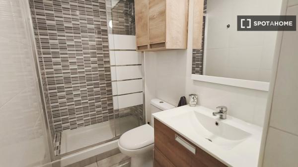 Piso de 2 habitaciones en alquiler en Verdun, Barcelona.