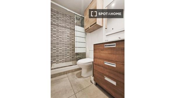 Piso de 2 habitaciones en alquiler en Verdun, Barcelona.