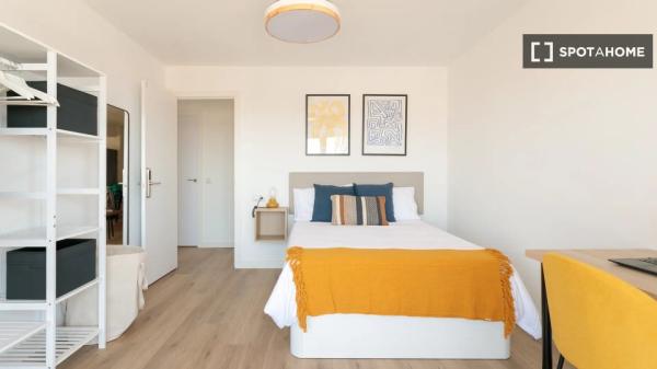 Room in shared apartment in Alicante