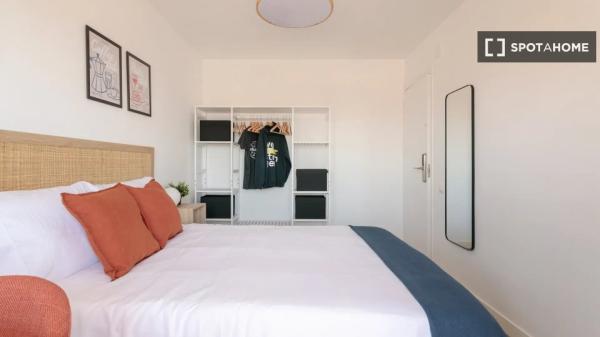 Room in shared apartment in Alicante