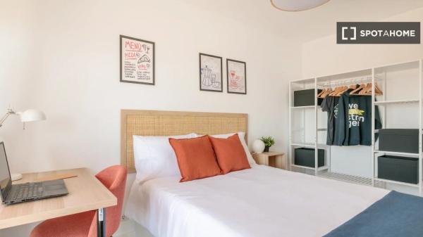 Room in shared apartment in Alicante