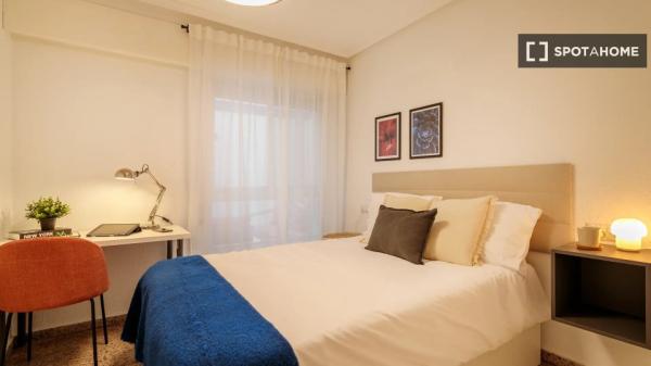 Room in shared apartment in Alicante