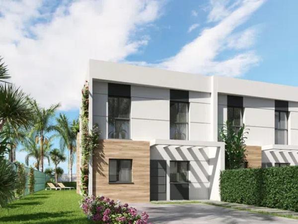 Chalet adosado en venta en calle Almanzor, 55