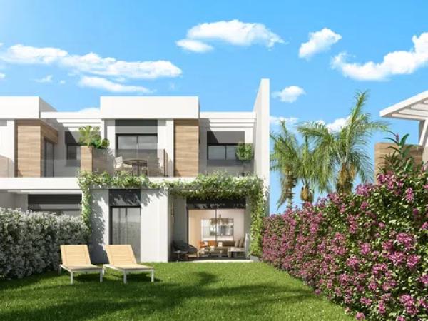 Chalet adosado en venta en calle Almanzor, 55