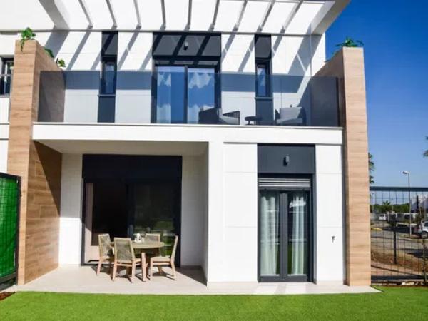 Chalet adosado en venta en calle Almanzor, 55