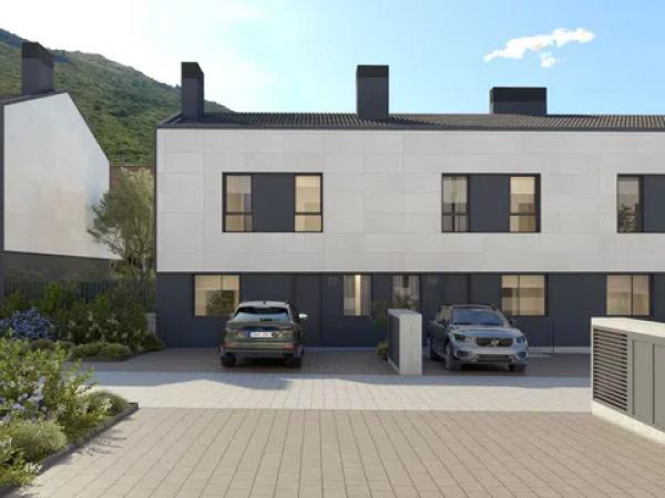 Chalet adosado en venta en calle Iturbero s/n