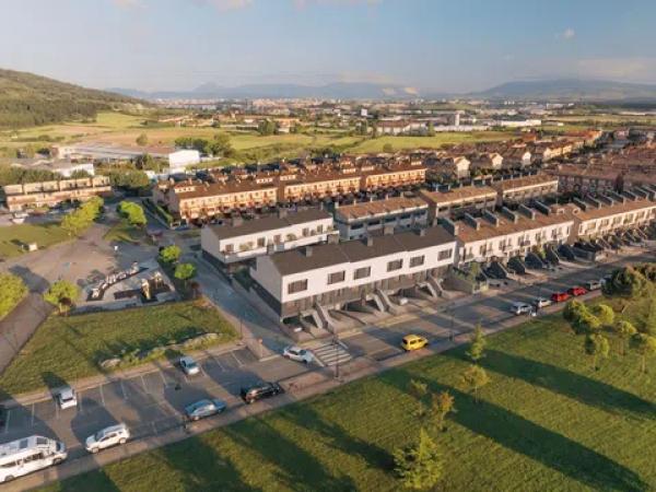 Chalet adosado en venta en calle Iturbero s/n