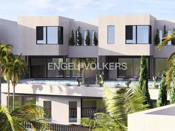 Chalet adosado en venta en calle Tajinaste, 14