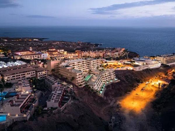 Piso en venta en avenida Adeje 300, 17