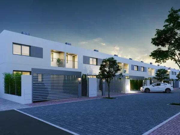 Chalet adosado en venta en calle Helsinki, 49