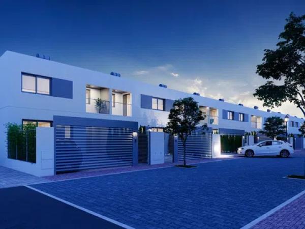 Chalet adosado en venta en calle Helsinki, 49