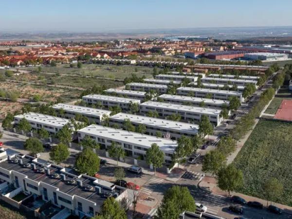 Chalet adosado en venta en calle Helsinki, 49