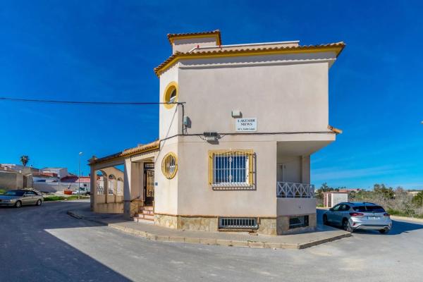 Chalet adosado en calle Lago - Edf. Lakeside Mews s/n