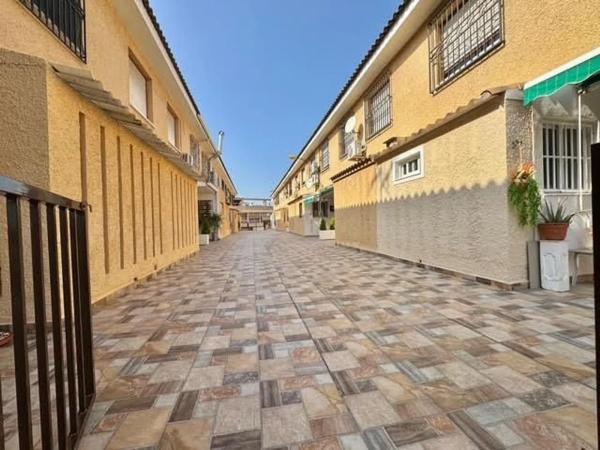 Dúplex en calle la Acequia