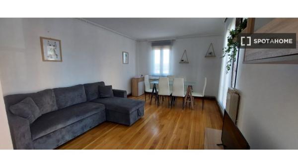 Se alquila apartamento de 3 habitaciones en Camargo.