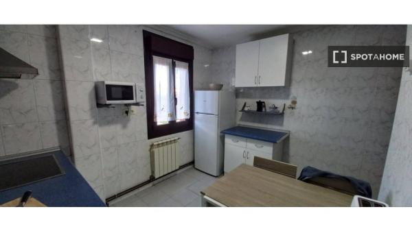 Se alquila apartamento de 3 habitaciones en Camargo.