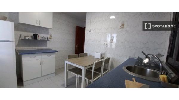 Se alquila apartamento de 3 habitaciones en Camargo.