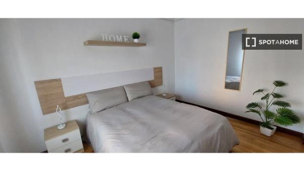 Se alquila apartamento de 3 habitaciones en Camargo.