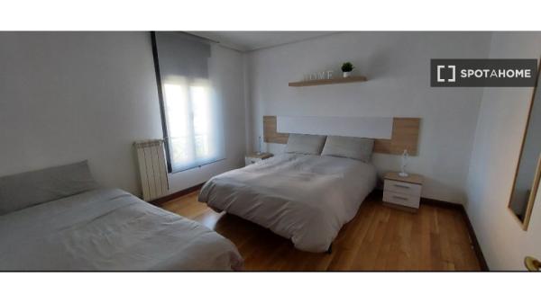 Se alquila apartamento de 3 habitaciones en Camargo.