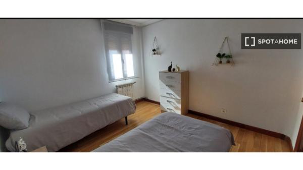 Se alquila apartamento de 3 habitaciones en Camargo.