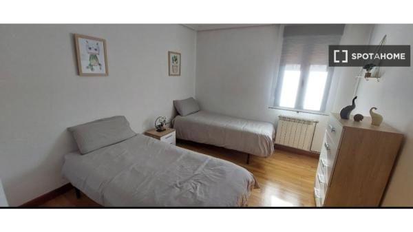 Se alquila apartamento de 3 habitaciones en Camargo.