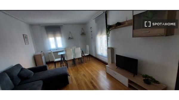 Se alquila apartamento de 3 habitaciones en Camargo.