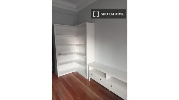 Pokój we wspólnym mieszkaniu w Bilbao