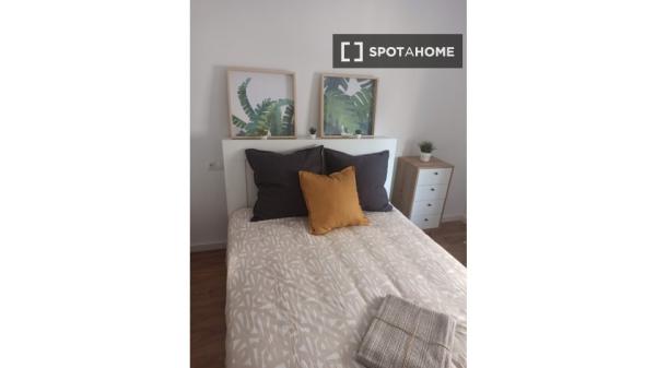 Chambre à louer dans un appartement de 6 chambres à Vélez-Málaga