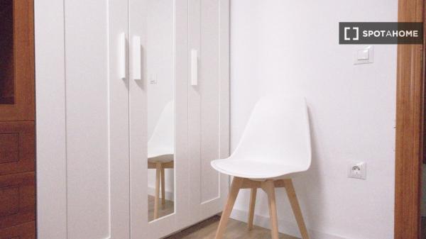 Chambre à louer dans un appartement de 6 chambres à Vélez-Málaga