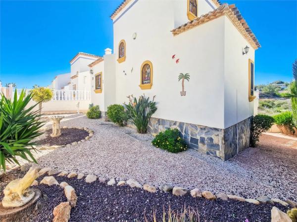 Casa independiente en avenida Castaño