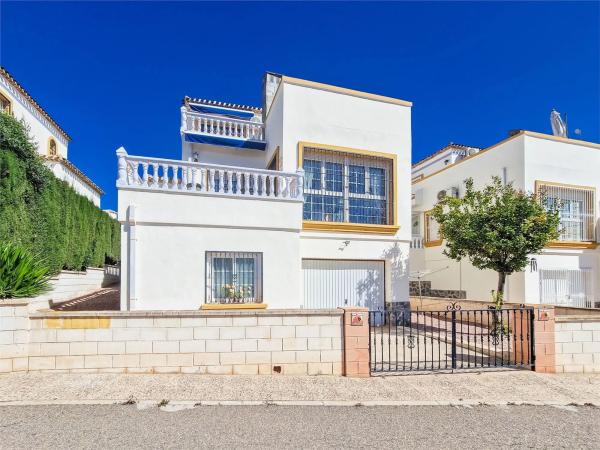 Casa independiente en avenida Castaño