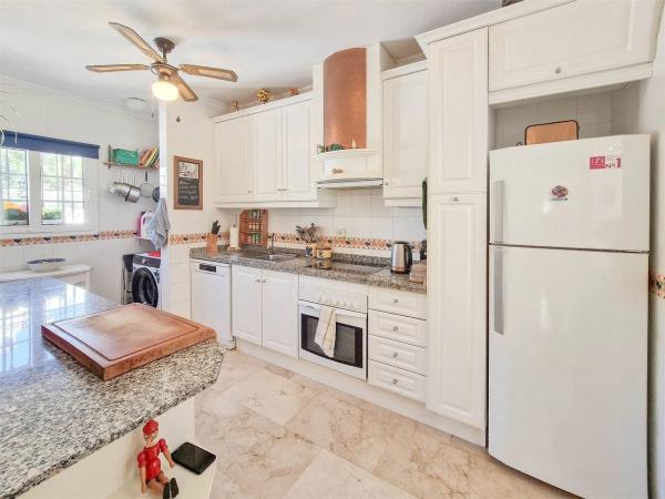 Casa independiente en avenida Castaño