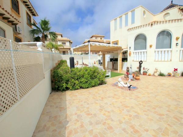 Casa independiente en calle Jónico