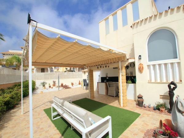 Casa independiente en calle Jónico