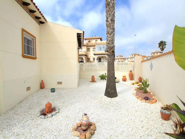 Casa independiente en calle Jónico