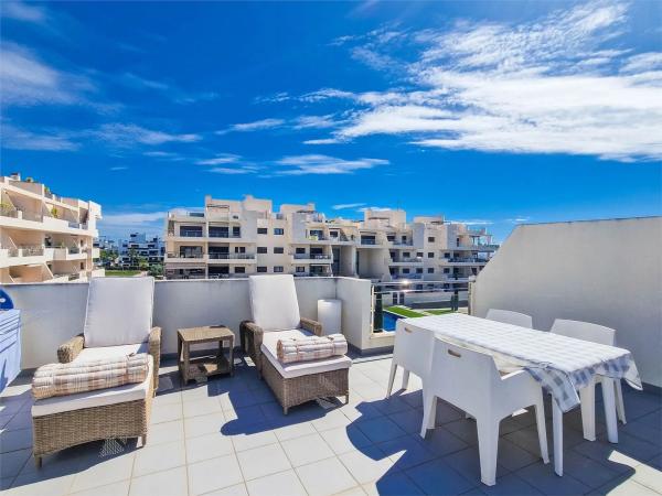 Casa independiente en avenida de Montezenia