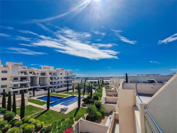 Casa independiente en avenida de Montezenia