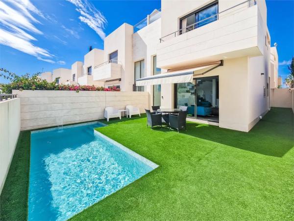 Casa independiente en avenida de Montezenia