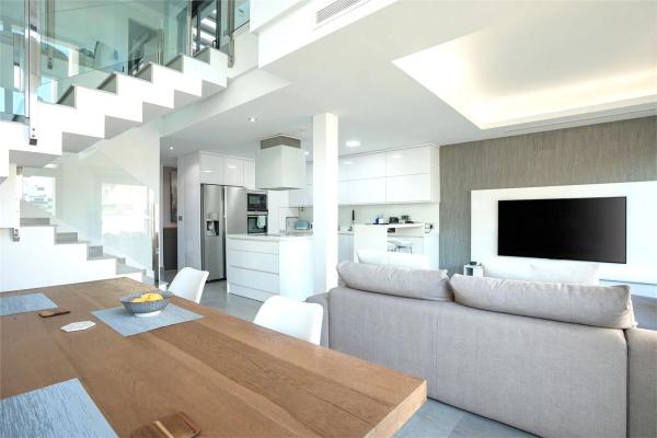 Casa independiente en avenida de Montezenia