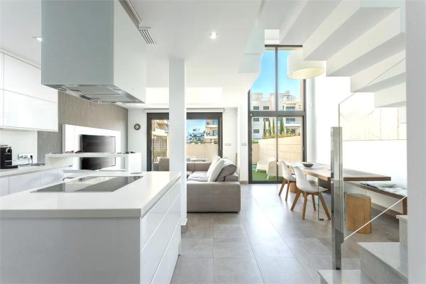 Casa independiente en avenida de Montezenia