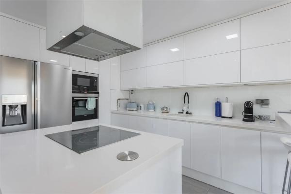 Casa independiente en avenida de Montezenia