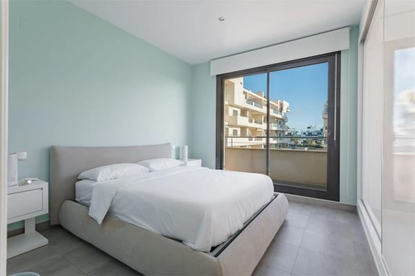 Casa independiente en avenida de Montezenia