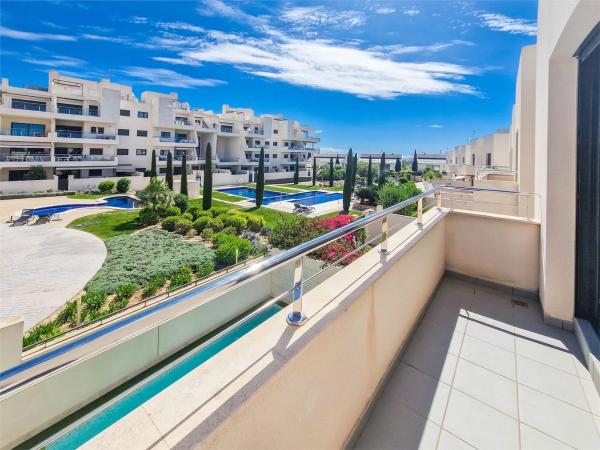 Casa independiente en avenida de Montezenia