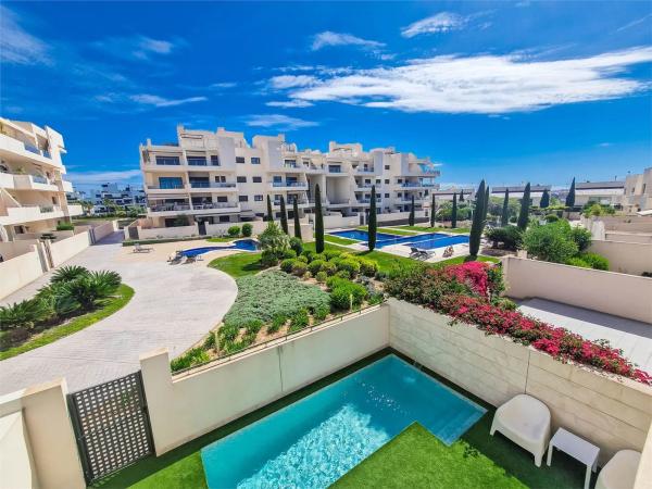 Casa independiente en avenida de Montezenia