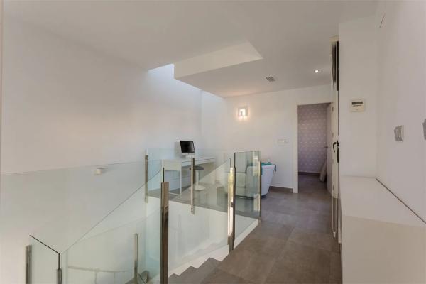 Casa independiente en avenida de Montezenia