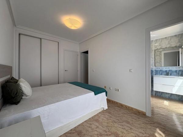 Chalet adosado en calle Cilantro